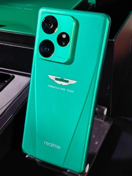 realme GT 7: теперь с e-SIM и Aston Martin