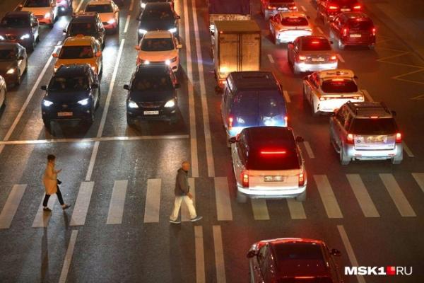 «Тут все черное! Стою на месте уже 25 минут». Москву парализовали 7-балльные пробки — водители жалуются на дневные заторы «Тут все черное! Стою на месте уже 25 минут». Москву парализовали 7-балльные пробки — водители жалуются на дневные заторы