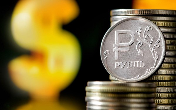 
                    В &laquo;Ренессанс Капитале&raquo; описали ситуацию с рублем словами &laquo;хрупкий баланс&raquo;

                