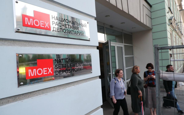 ЦБ предложил выпускать депозитарные расписки на иностранные бумаги
ЦБ предложил выпускать депозитарные расписки на иностранные бумаги