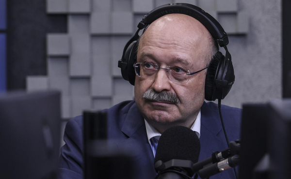 
                    ЦБ оставил курс доллара на 4 марта выше ₽77
                