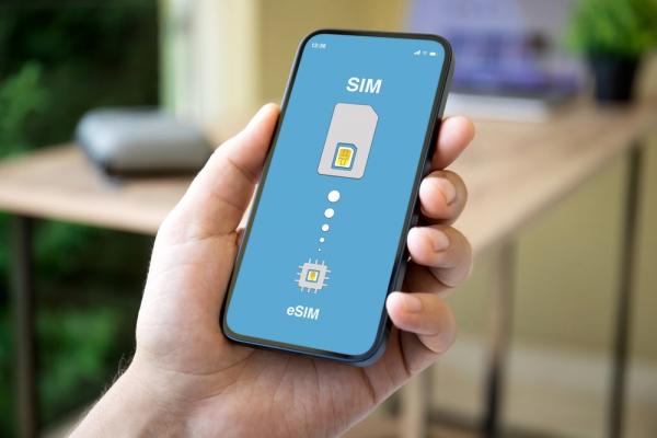 Что такое eSIM и как она меняет мобильную связь в России