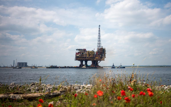
                    В &laquo;Т-Инвестициях&raquo; назвали фаворитов нефтегазового сектора на долгосрок
                