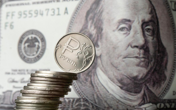 
                    Официальный курс доллара США упал ниже ₽99 впервые за два месяца

                