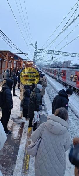 &laquo;Все поезда стоят&raquo;. Массовый сбой в движении электричек произошел на МЦД-3 и Ленинградском направлении: фото и видео