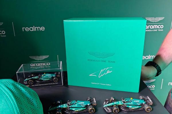 realme GT 7: теперь с e-SIM и Aston Martin