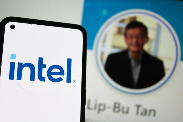 Intel призналась в технологической отсталости
