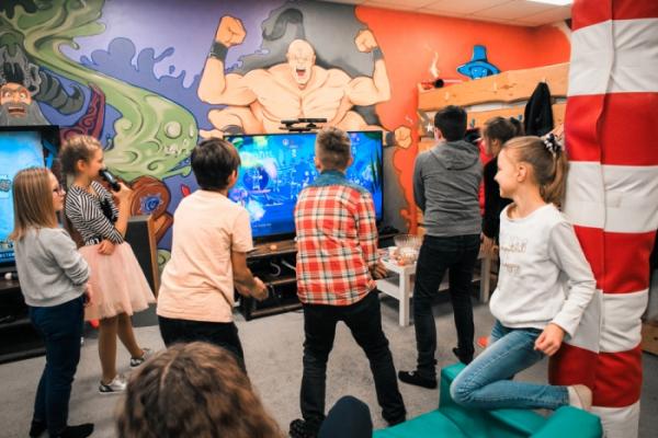 Nintendo Switch стала самым продаваемым игровым устройством в истории Японии и будет использовать память V-NAND от Samsung