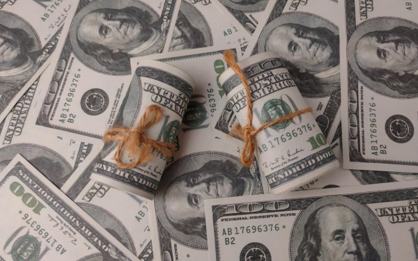 
                    ЦБ оставил курс доллара на 4 марта выше ₽77
                